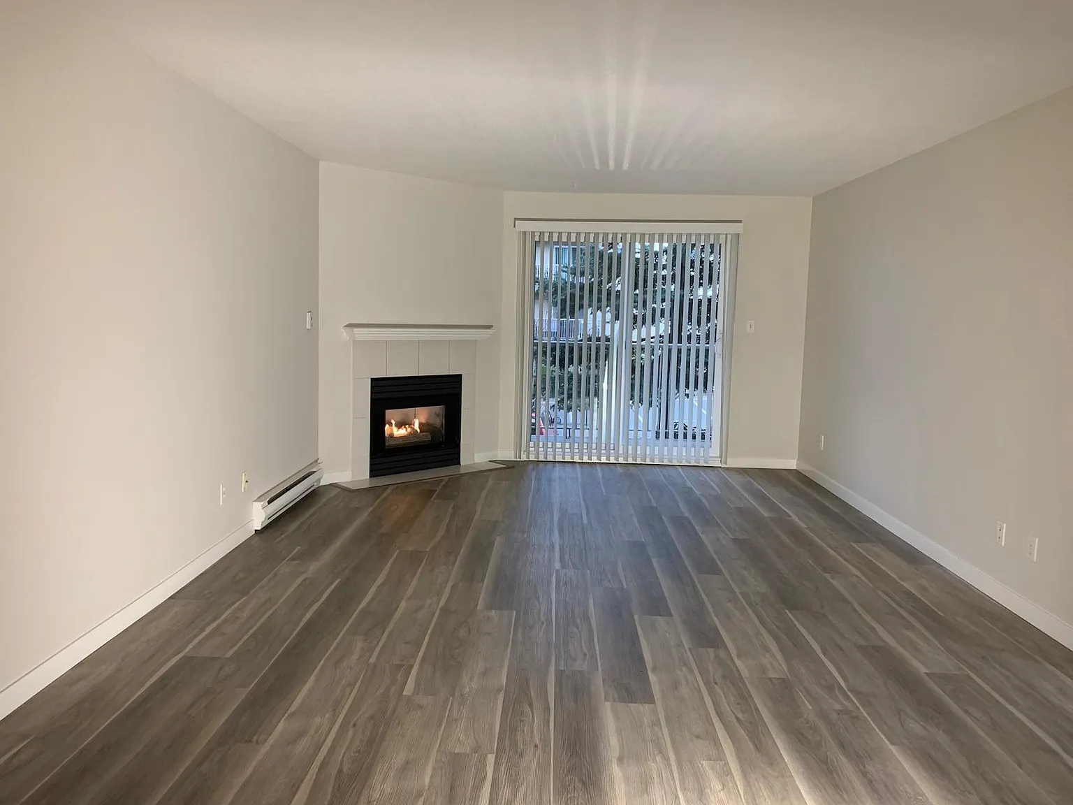 2 bed, 984 sqft, $1,600 — Photo 3