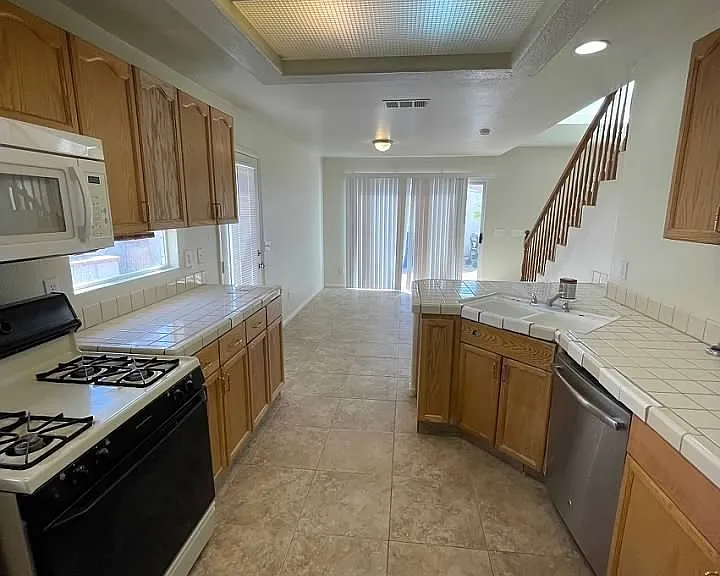 8829 Cornwall Glen Ave — Photo 15