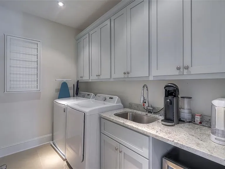 1317 Dover Cir NE — Photo 25