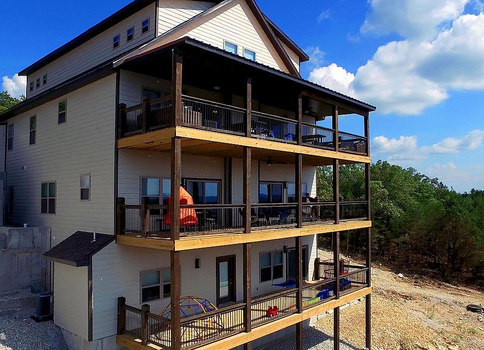 2nd image of 111 Chateau Cove Rd