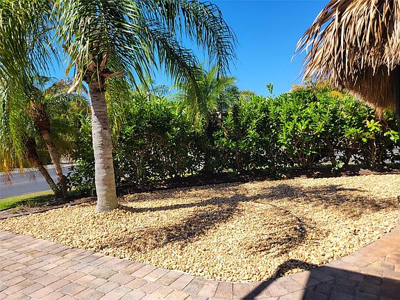 4th image of 545 SW 40th Cove