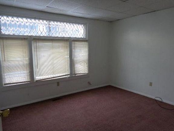 5th image of 305 W College St