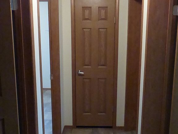 3rd image of 23087 Beech Dr