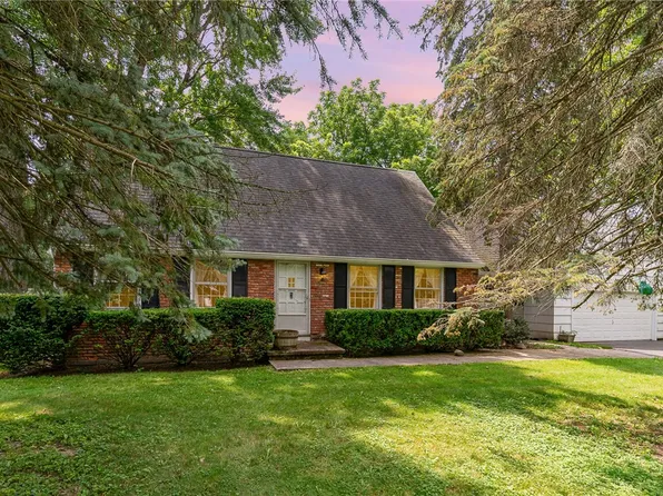 1 Larkspur Ln, Fairport, NY 14450