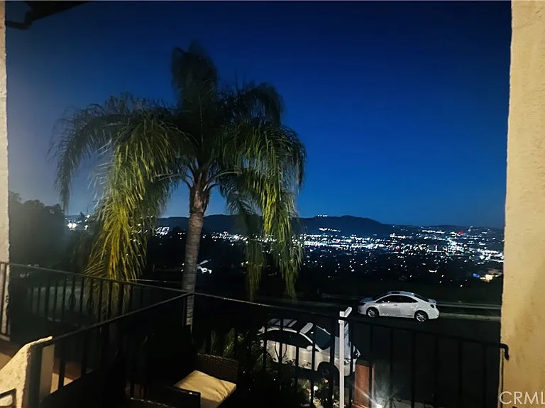 1350 E Tujunga Ave — Photo 54