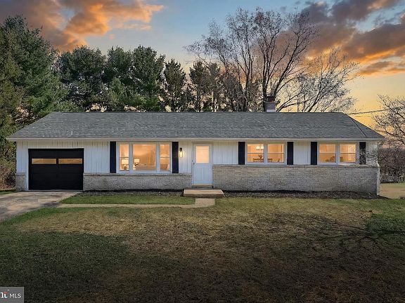 2nd image of 880 Springvale Rd