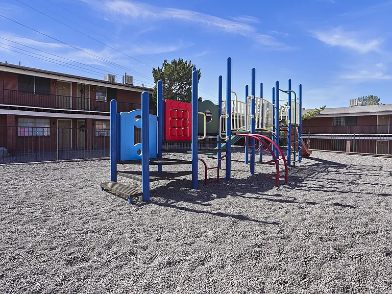 Paso Oeste Apartments — Photo 21