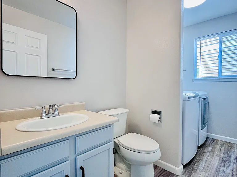 Mainfloor Bathroom and Laundry