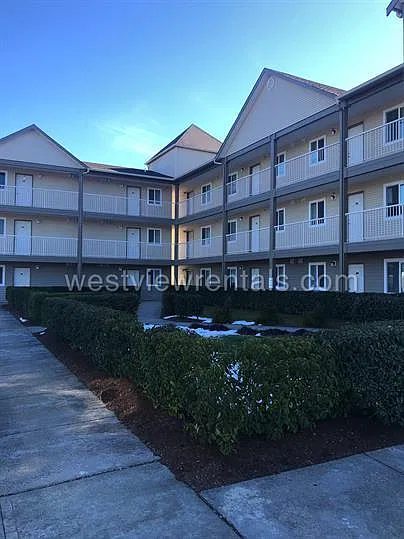 135-139 Prince Ave — Photo 27