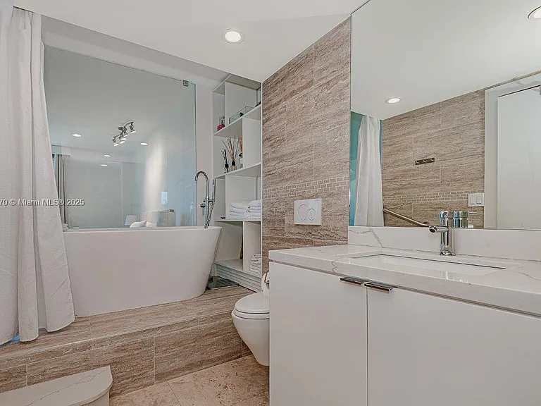 2301 Collins Ave #310 — Photo 20