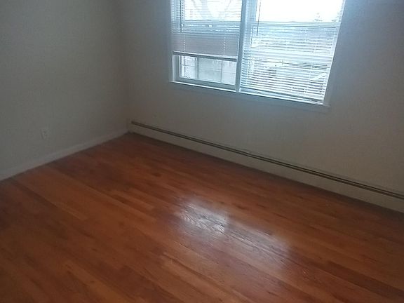 2nd image of 276 Edwards Pl