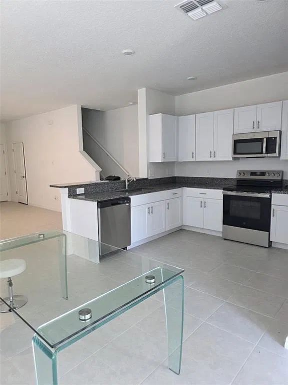 2 bed, 2.5 bath, 1541 sqft, $1,950 — Photo 2