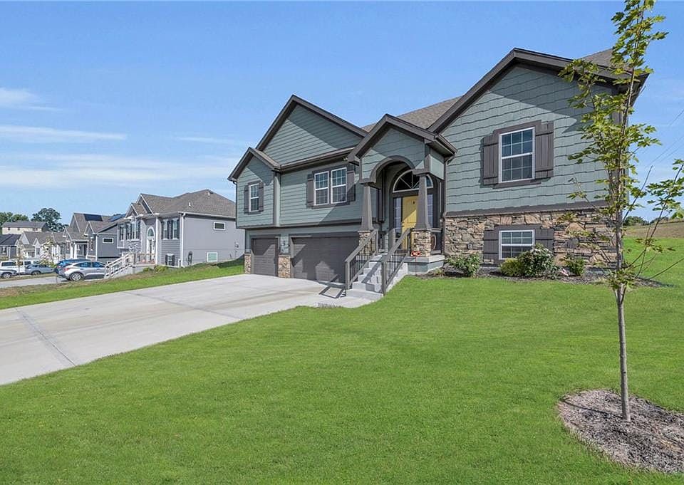 1st image of 1000 Poplar Ln