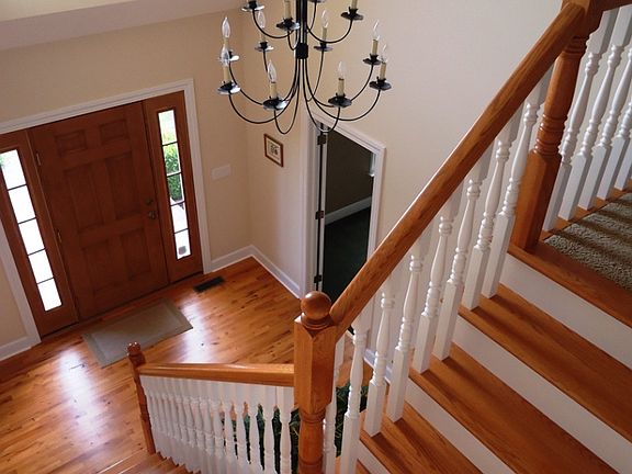 Front foyer upstairs