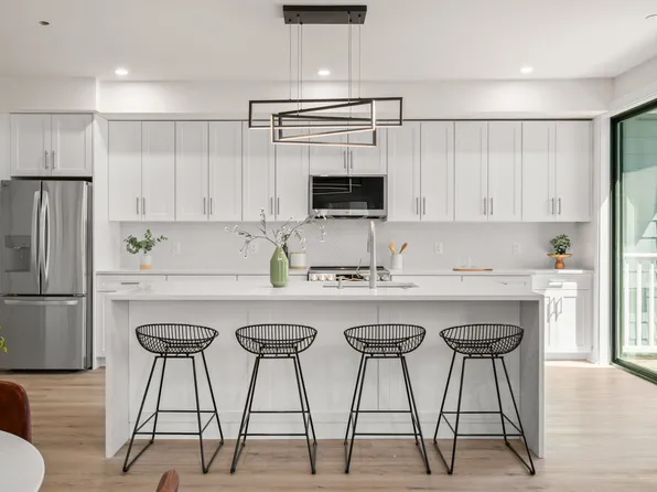 260 Elm St #204, Everett, MA 02149