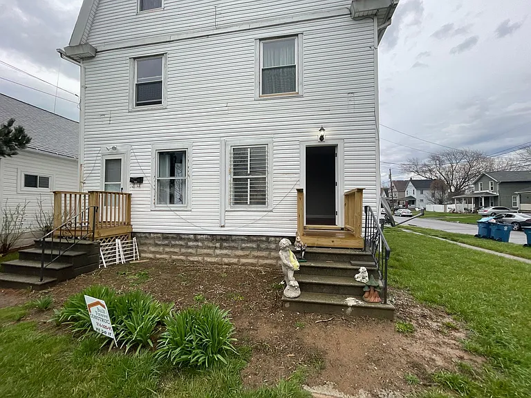 1053 Washington Ave — Photo 13