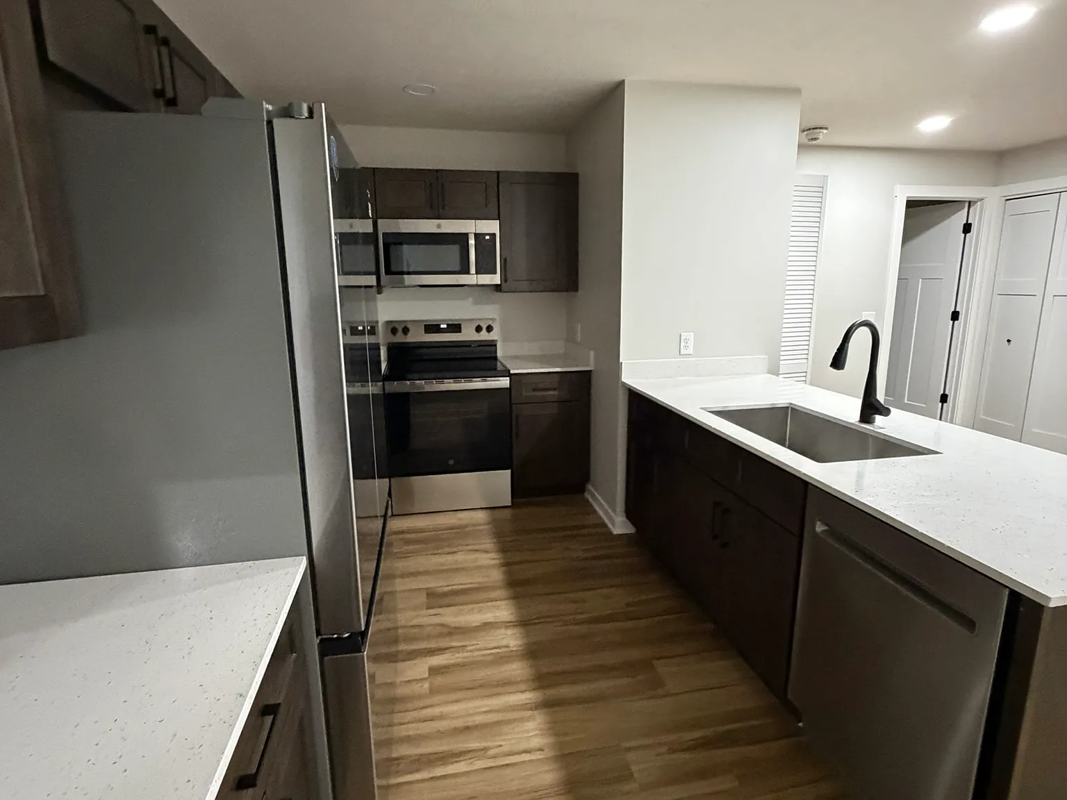 2 bed, 1028 sqft, $1,600 — Photo 2