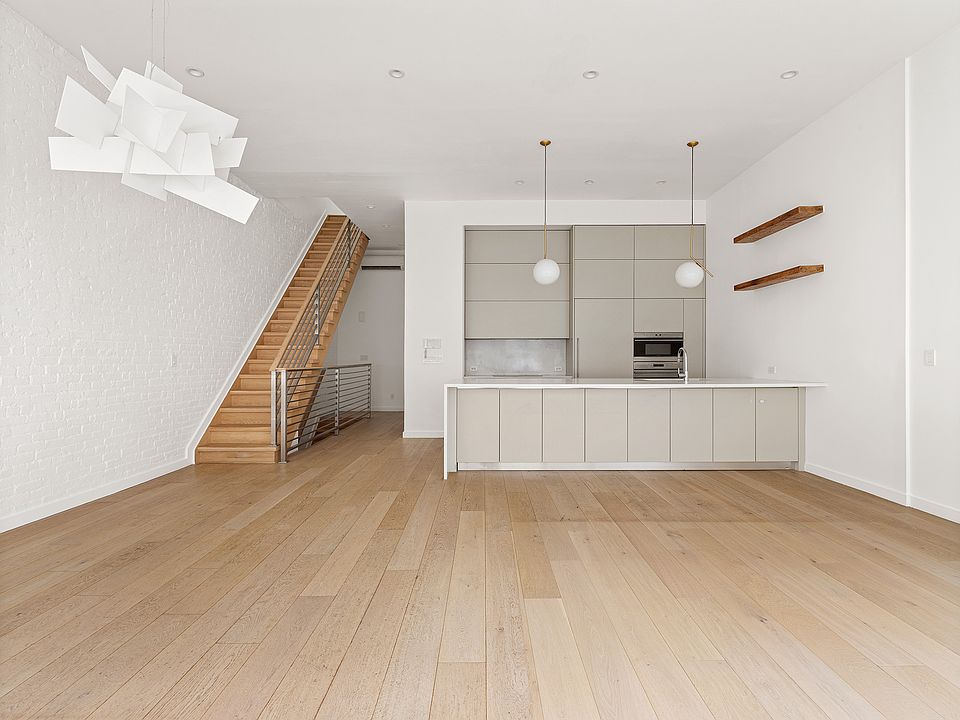 1st image of 107 W 17th St #Phb