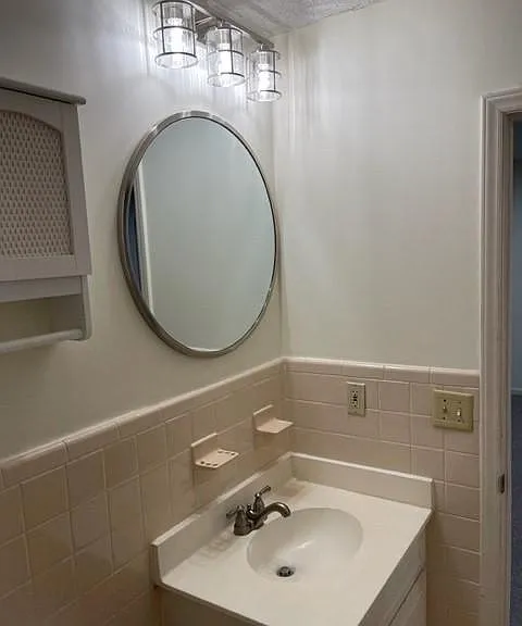 1336 Queens Rd — Photo 6