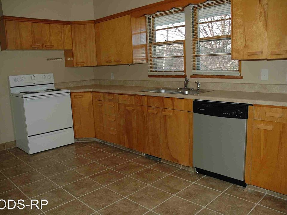 2nd image of 4855 S 132nd St