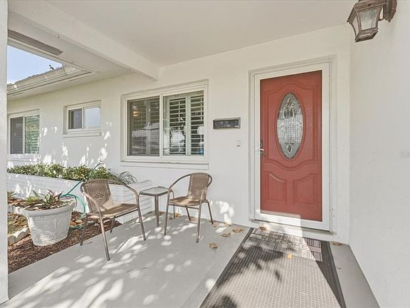 3rd image of 9875 Mainlands Blvd W