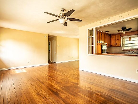 4th image of 9 Tuckahoe Drive