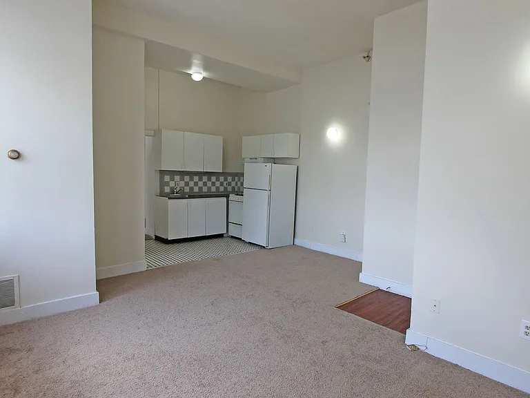 100 E Price St — Photo 7