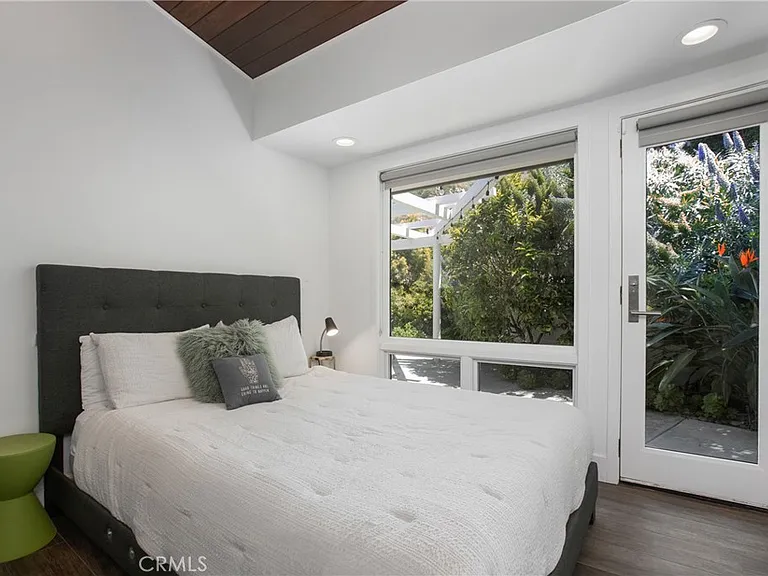 546 Temple Hills Dr — Photo 21