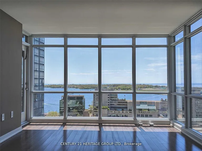 15 Fort York Blvd #1910 — Photo 2