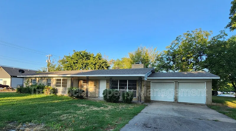 3 bed, 2.0 bath, $1,450 — Photo 1