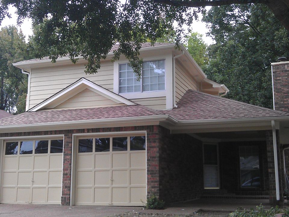 Front w/ 2 Garage