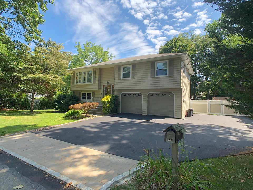 1st image of 29 Cypress Dr