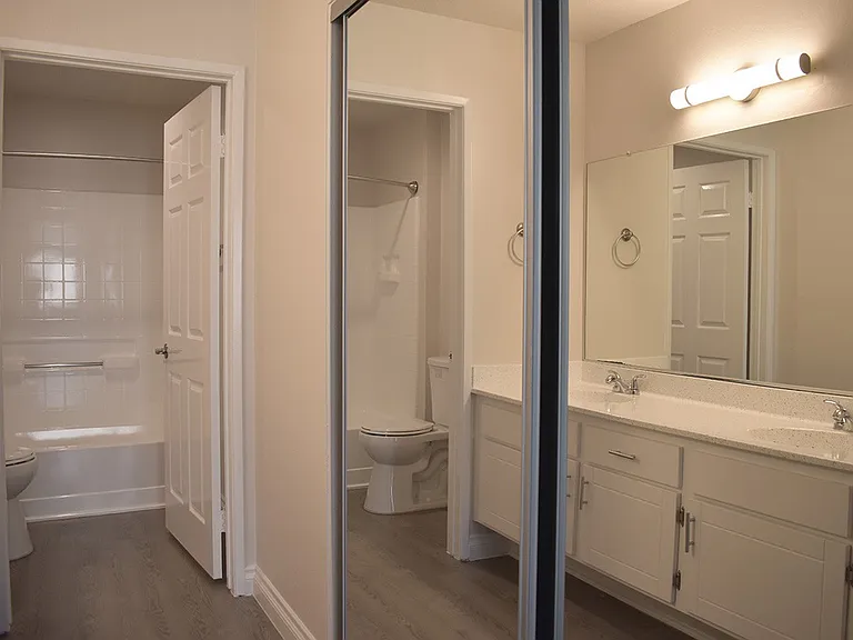 Encino Palms Apartments — Photo 18