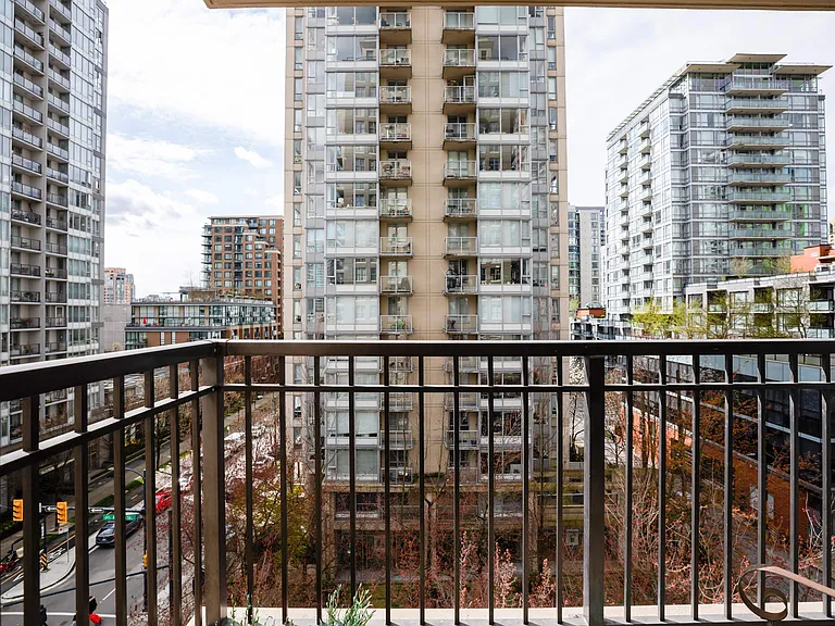989 Richards St #708 — Photo 28