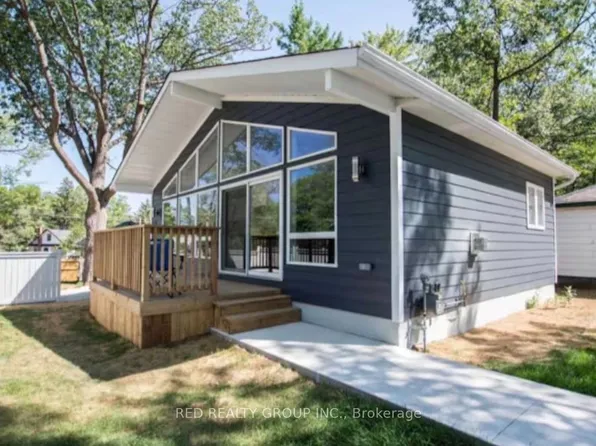 11 13th St S, Wasaga Beach, ON L9Z 2J9