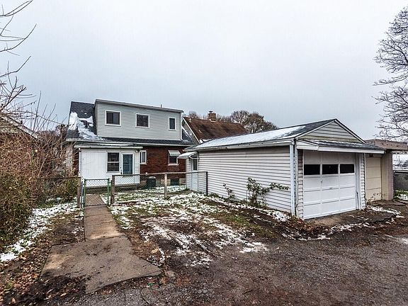 5th image of 1127 Brookline Blvd