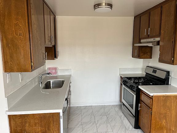 2nd image of 14715 S Budlong Ave APT 2