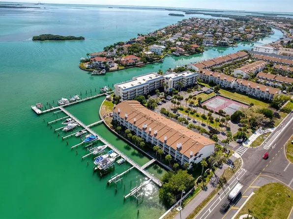 111 Yacht Club Ln, Tierra Verde, FL 33715