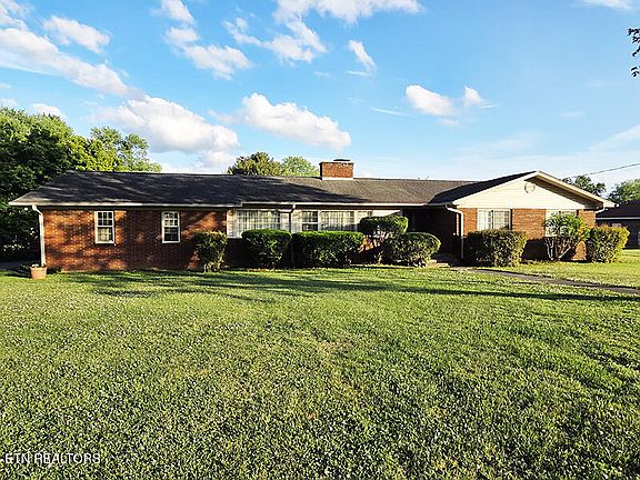3rd image of 4912 Montmorency Dr