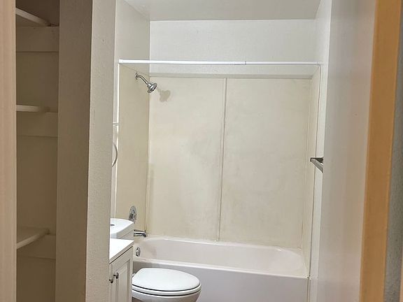 4th image of 1221 Yarrow St #101