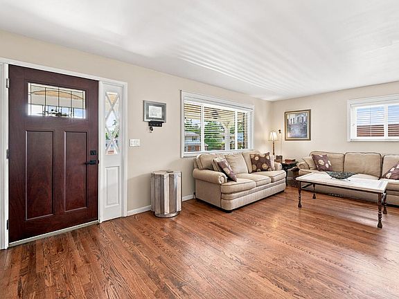 3rd image of 3285 Bellacre Ct