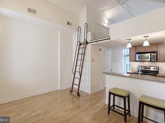 4th image of 1 Academy Cir Unit 204