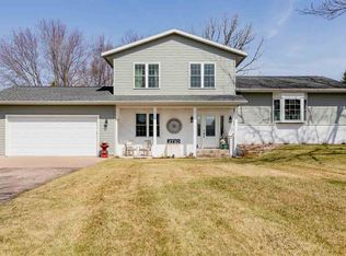 2710 Springville Dr, Plover, WI 54467