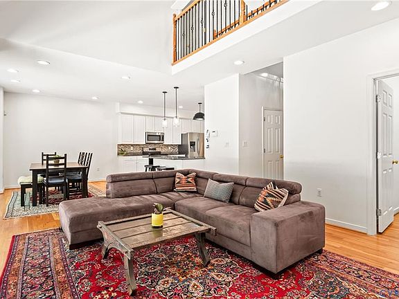 3rd image of 14318 Cove Ridge Pl