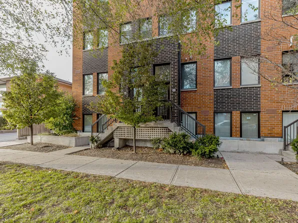 68 Winston Park Blvd #57, Toronto, ON M3K 1C3