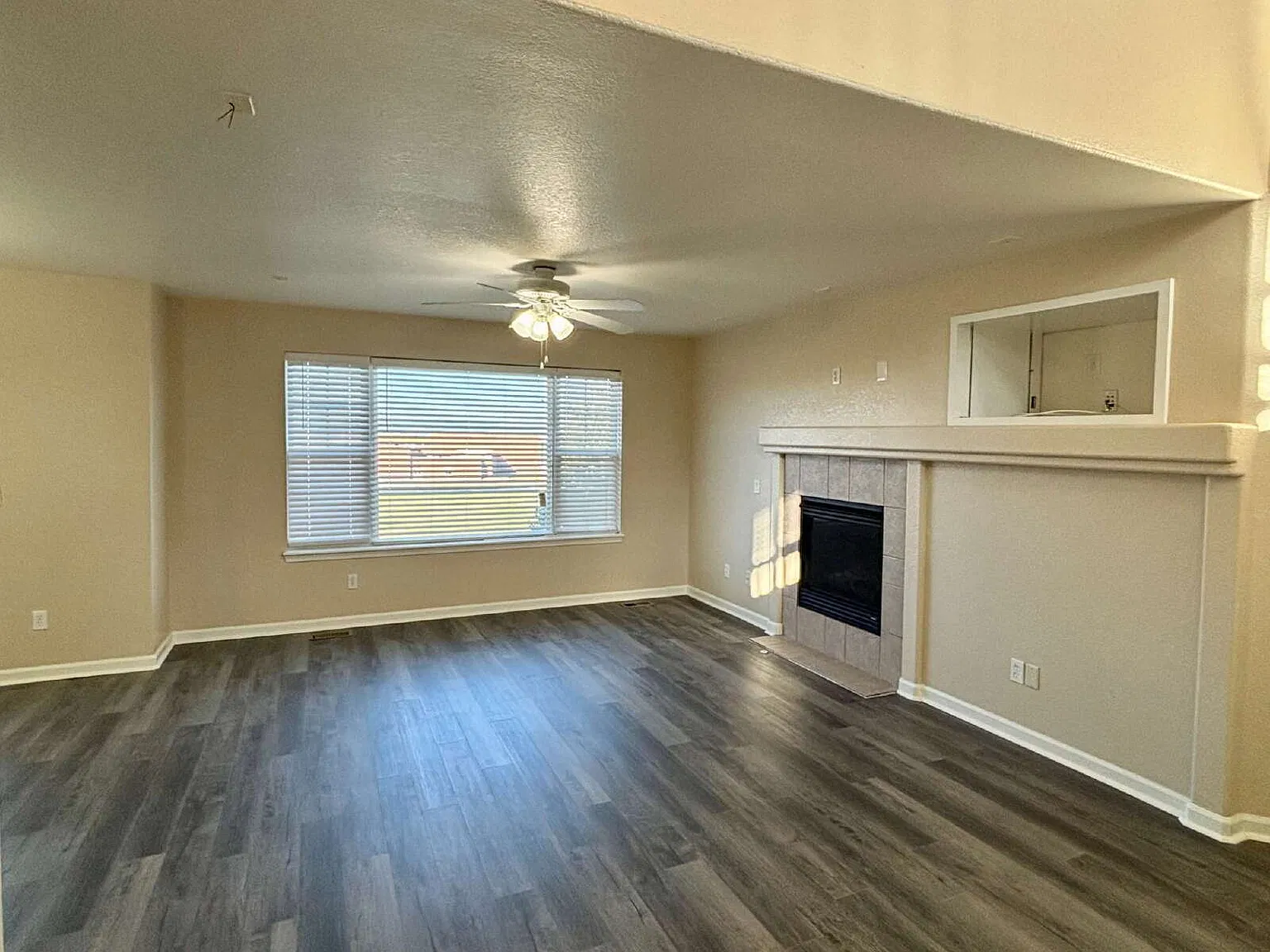 3 bed, 2.5 bath, 1631 sqft, $2,700 — Photo 2