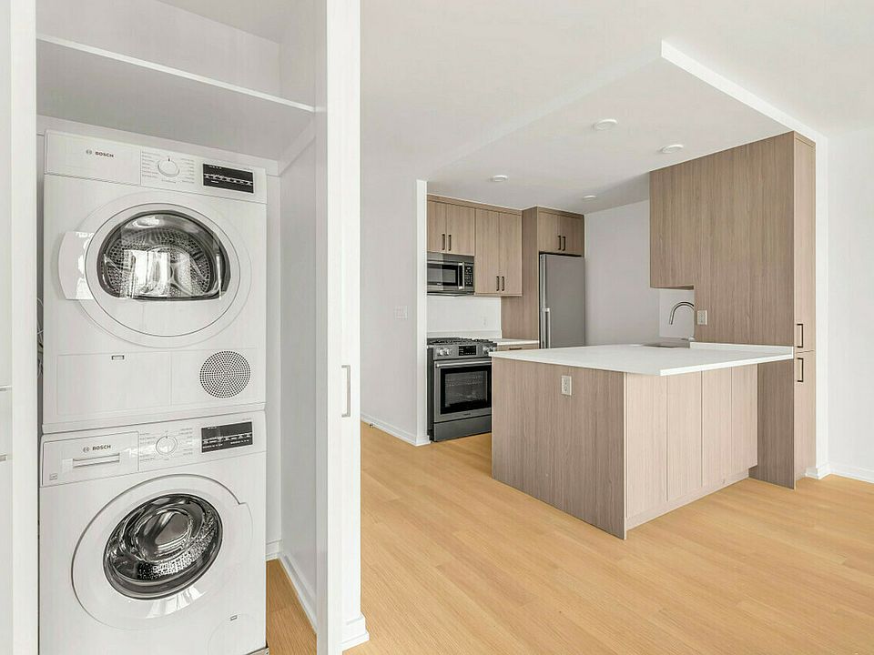 1st image of 200 W 60th St APT 22D