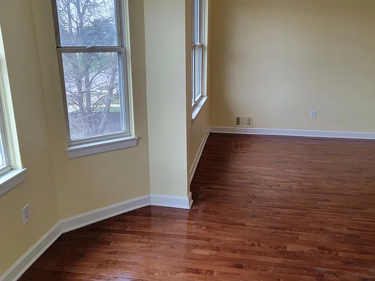 1900 W Grand Blvd #B — Photo 3
