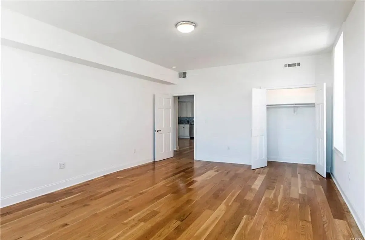 2 bed, 1100 sqft, $1,800 — Photo 4