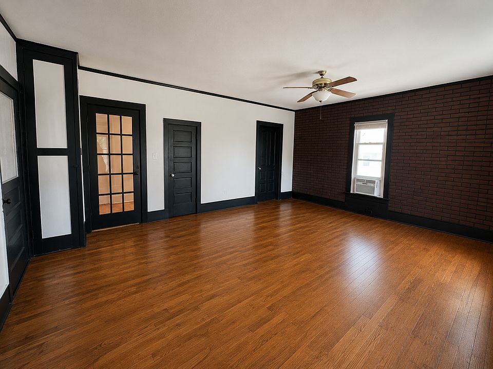 unfurnished living room